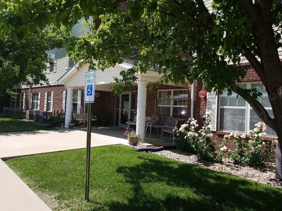 Wyndam Place Senior Residence - Hays in Hays, KS - Building Photo