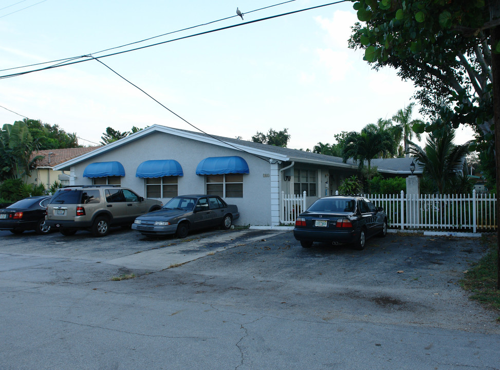 905 SE 13th St in Fort Lauderdale, FL - Foto de edificio