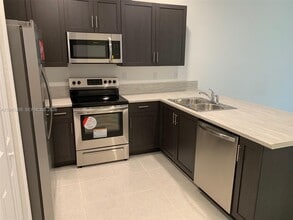 1271 SE 27th Terrace in Homestead, FL - Building Photo - Building Photo