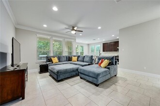 1051 Kenney Fort Crossing in Round Rock, TX - Building Photo - Building Photo