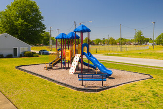 Biltmore Commons Apartments in Portsmouth, VA - Building Photo - Building Photo