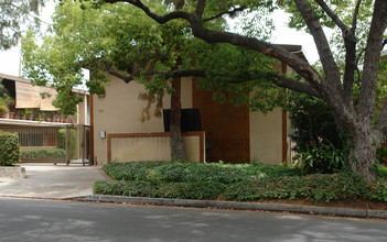 108-118 Grand Oaks Ave in Pasadena, CA - Building Photo - Building Photo