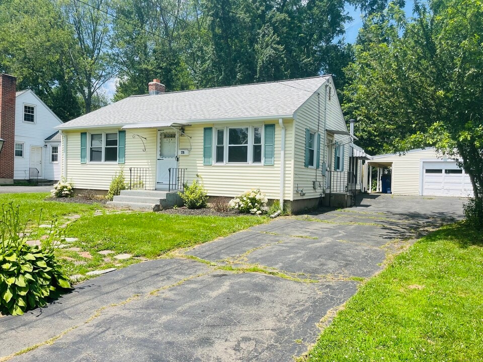 278 Beechwood Rd in West Hartford, CT - Building Photo