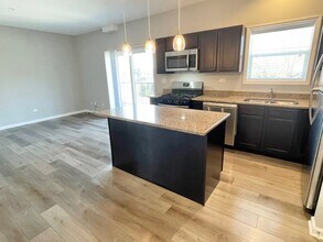 811 E Main St in East Dundee, IL - Building Photo - Building Photo