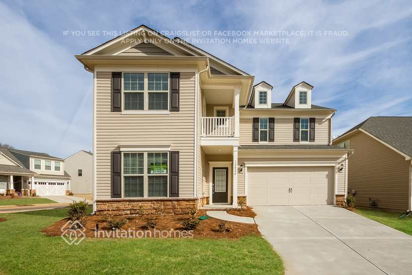 12828 Stella Belle Dr in Huntersville, NC - Building Photo