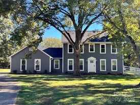 7901 Saddleview Ct in Charlotte, NC - Building Photo