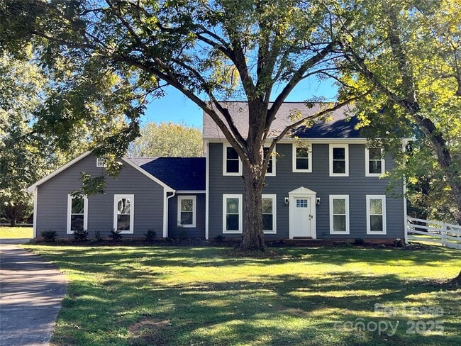 property at 7901 Saddleview Ct