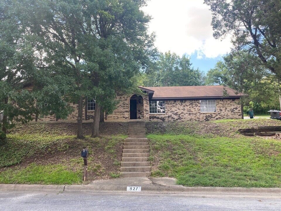 827 Cliffside Dr in Harker Heights, TX - Building Photo