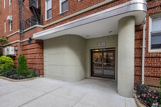 Traymore Apartments in Forest Hills, NY - Building Photo - Building Photo