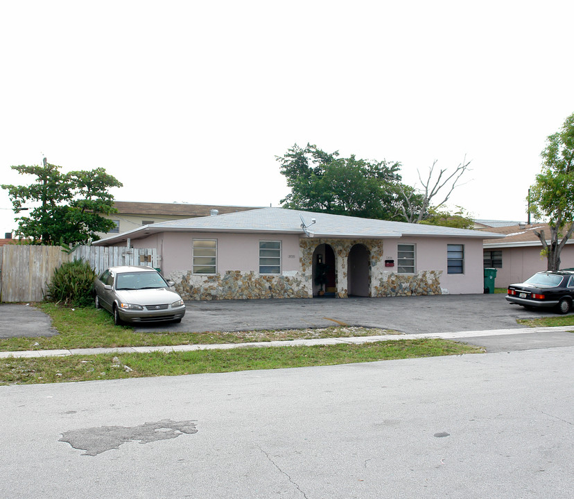 3712-3732 SW 60th Ave in Fort Lauderdale, FL - Building Photo