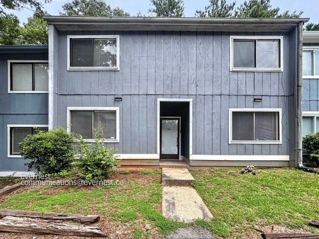 925 Pine Oak Trl