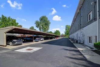 The Flats at Sycamore Creek in Miamisburg, OH - Building Photo - Building Photo