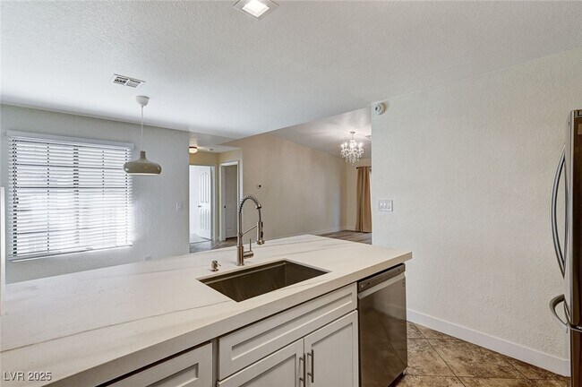 2633 Durango Dr in Las Vegas, NV - Foto de edificio - Building Photo