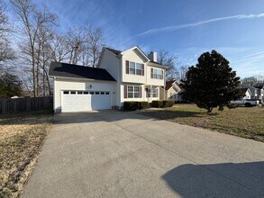 384 Andrew Dr in Clarksville, TN - Building Photo - Building Photo