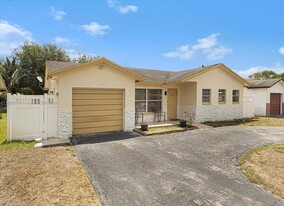 22380 SW 66th Ave in Boca Raton, FL - Building Photo