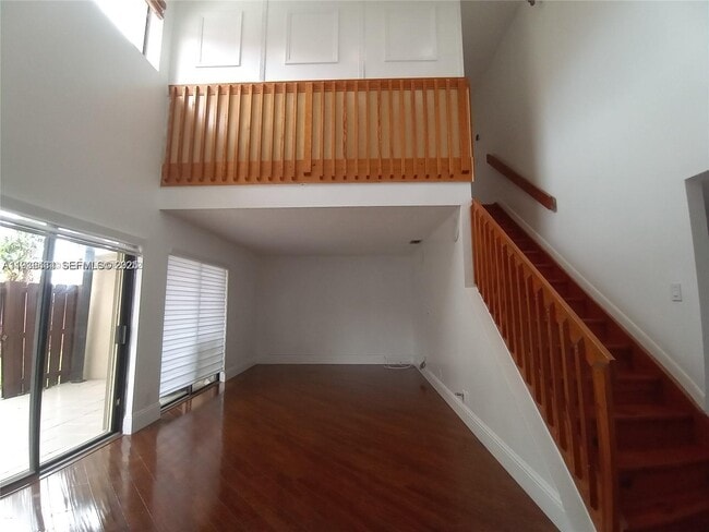 6533 NW 170th Ln in Hialeah, FL - Foto de edificio - Building Photo