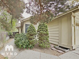 5922 Shadow Park Dr in Reno, NV - Building Photo