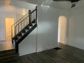 525 Sunnyside Ave in East Pittsburgh, PA - Building Photo