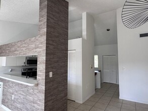 1304 Glenmoor Dr in West Palm Beach, FL - Building Photo - Building Photo
