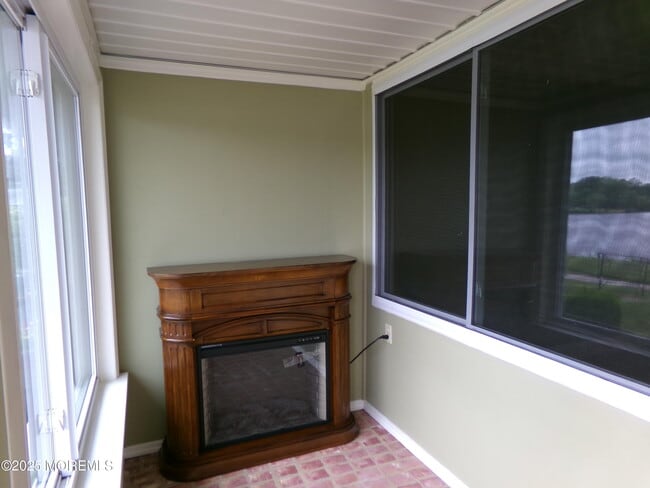 651C Plymouth Dr in Lakewood, NJ - Building Photo - Building Photo
