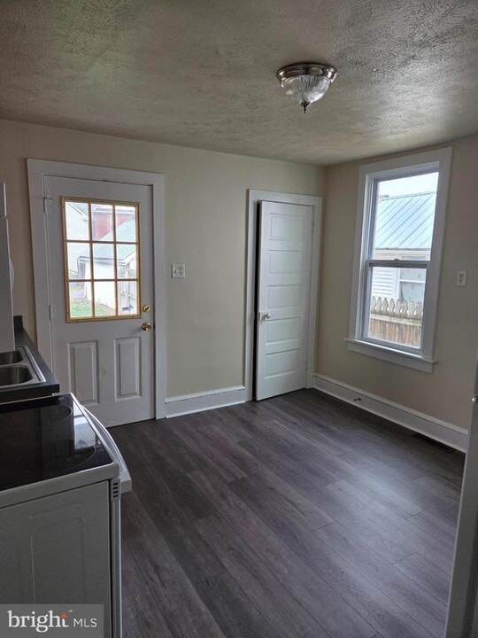 729 E Washington St in Chambersburg, PA - Building Photo