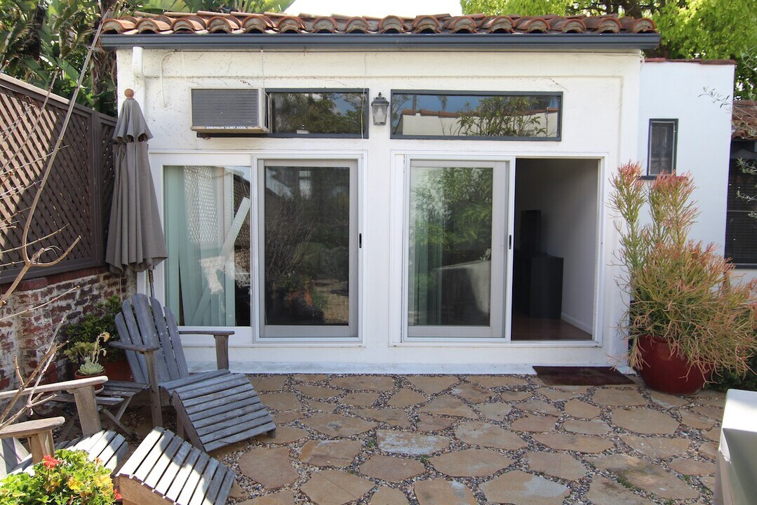 1116 S La Jolla Ave in Los Angeles, CA - Building Photo