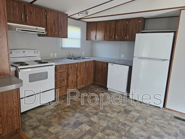 922 Palmer Ct in Kodak, TN - Building Photo - Building Photo