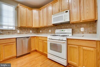 9329 Cumbria Valley Dr in Lorton, VA - Building Photo - Building Photo
