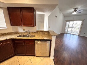 1948 Lake Atriums Cir in Orlando, FL - Foto de edificio - Building Photo