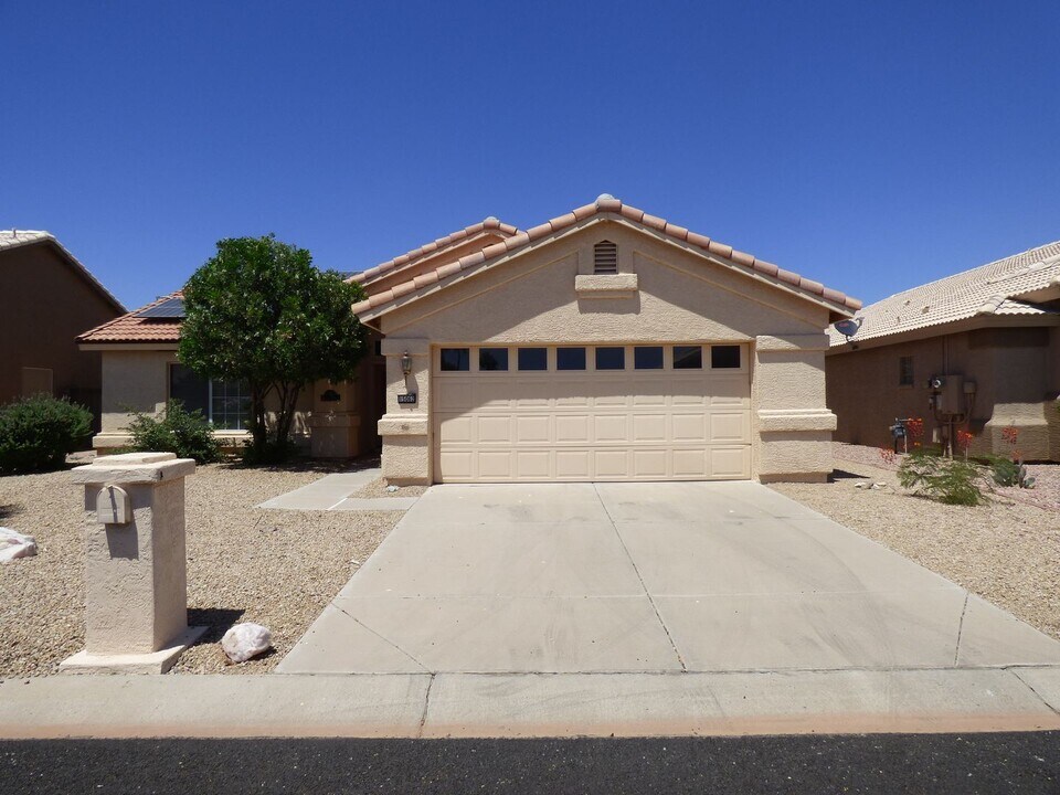 15062 W Piccadilly Rd in Goodyear, AZ - Building Photo