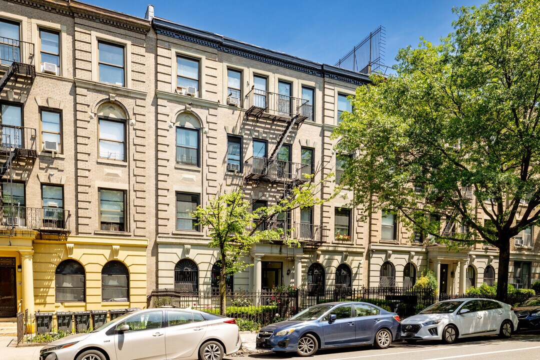 365 Saint Johns Pl in Brooklyn, NY - Foto de edificio