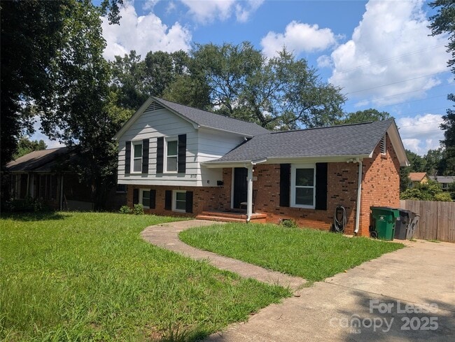 5713 Barrington Dr