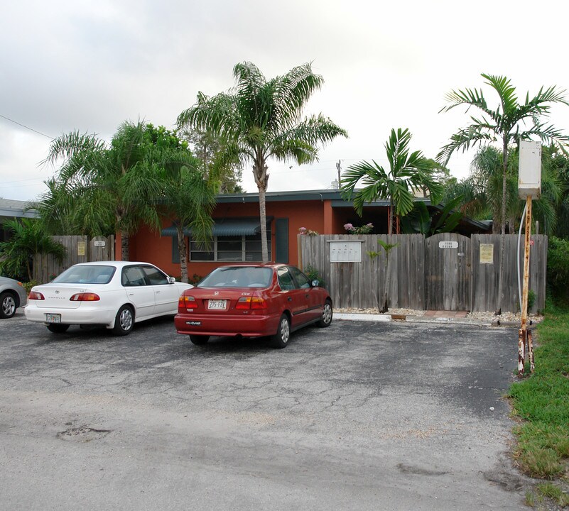 1028 NE 16th Ter in Fort Lauderdale, FL - Foto de edificio