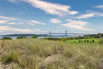 44 Wimbledon Cir in Portsmouth, RI - Building Photo - Building Photo