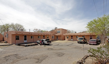 410 Headingly Ave NW in Albuquerque, NM - Building Photo - Building Photo