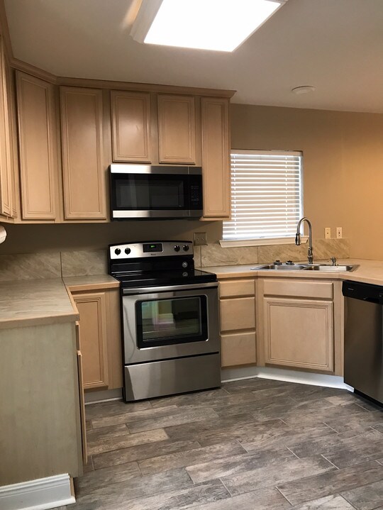 137 Edie Ann Dr in Lafayette, LA - Building Photo