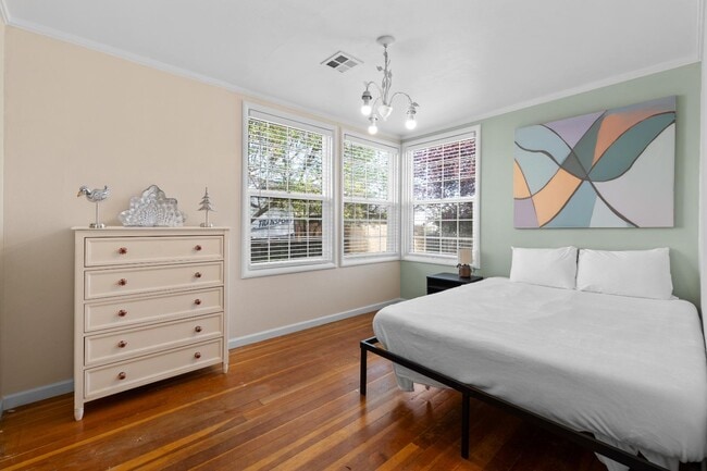 1922 Scenic Ave in Central Point, OR - Building Photo - Building Photo