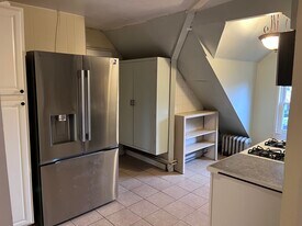 919 Watertown St, Unit 3 in Newton, MA - Building Photo