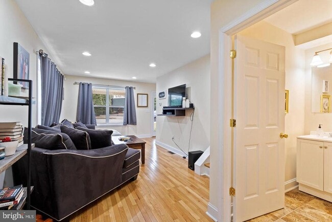 994 Upper Gulph Rd in Wayne, PA - Building Photo - Building Photo