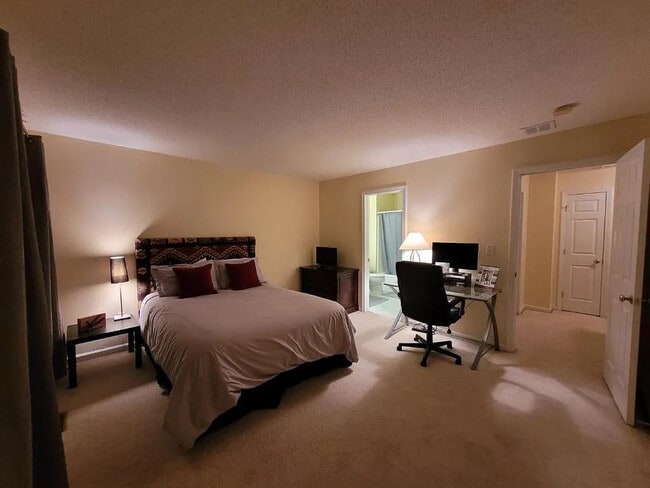 1701 Sky View Dr in Rocky Hill, CT - Building Photo - Building Photo