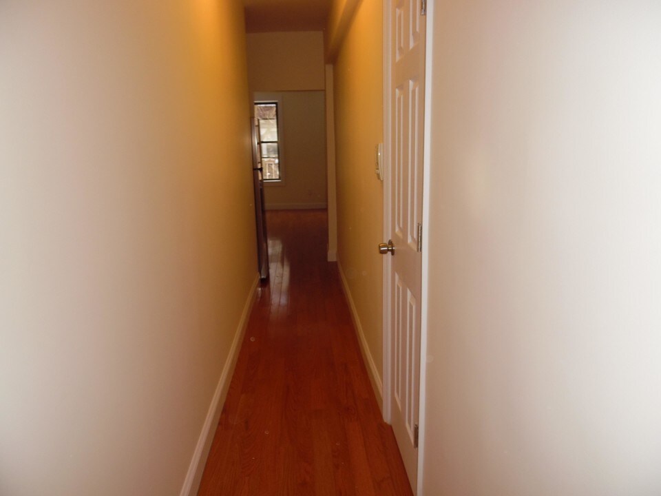 41-42 40th St in Queens, NY - Building Photo