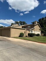 2372 Woodland Park Dr in Houston, TX - Building Photo