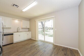 226 W Campbell Dr in Midwest City, OK - Building Photo - Building Photo
