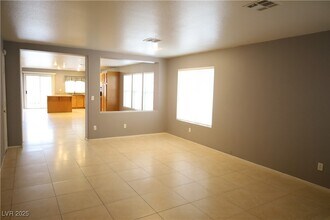 1830 Vista Pointe Ave in Henderson, NV - Building Photo - Building Photo