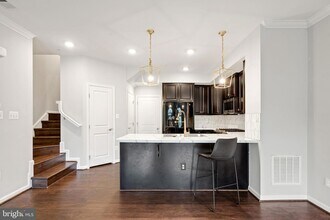 5822 Oakdale Vlg Rd in Ijamsville, MD - Building Photo - Building Photo