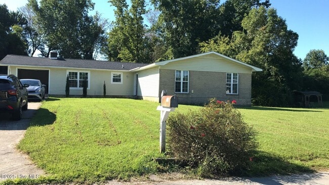 109 Baysden Dr in Jacksonville, NC - Building Photo - Building Photo