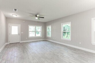 9946 Mariposa St in Navarre, FL - Building Photo - Building Photo