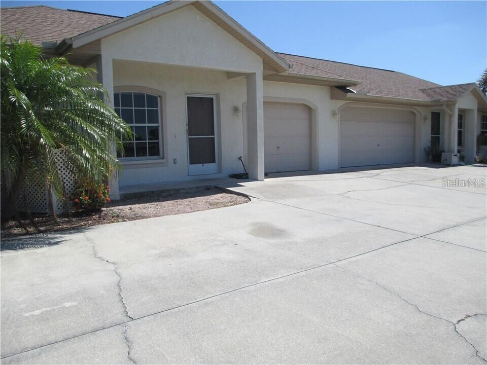 270 Boundary Blvd in Rotonda West, FL - Building Photo