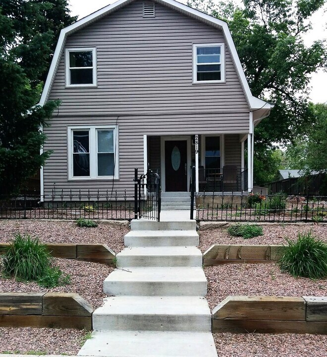 2819 Main St in Colorado Springs, CO - Building Photo