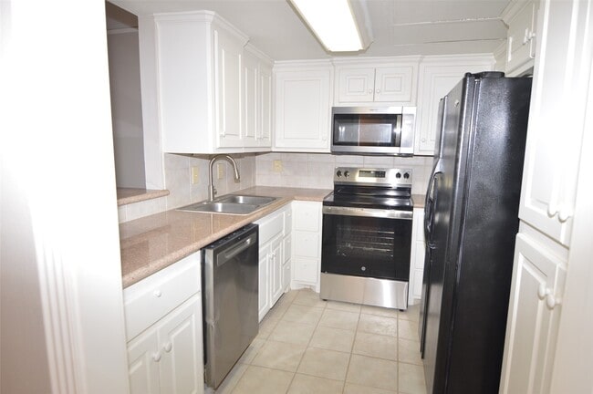 14715 Barryknoll Ln in Houston, TX - Building Photo - Building Photo